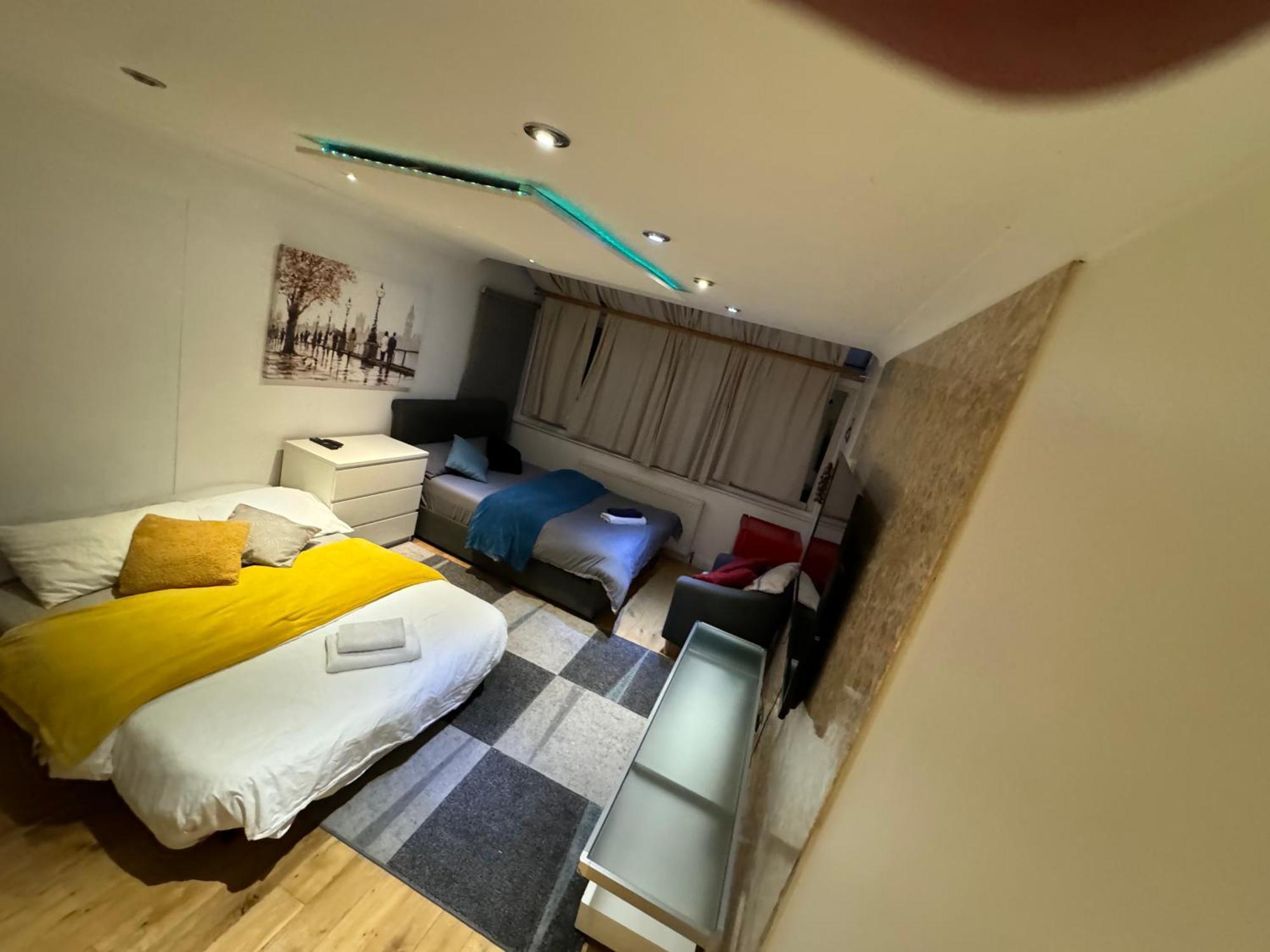 Cozy Rooms Near Central Лондон Экстерьер фото